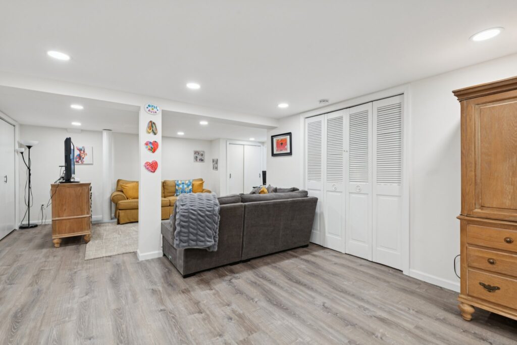 11-web-or-mls-Wayland Rd-S0704-011 11-web-or-mls-Wayland Rd-S0704-011